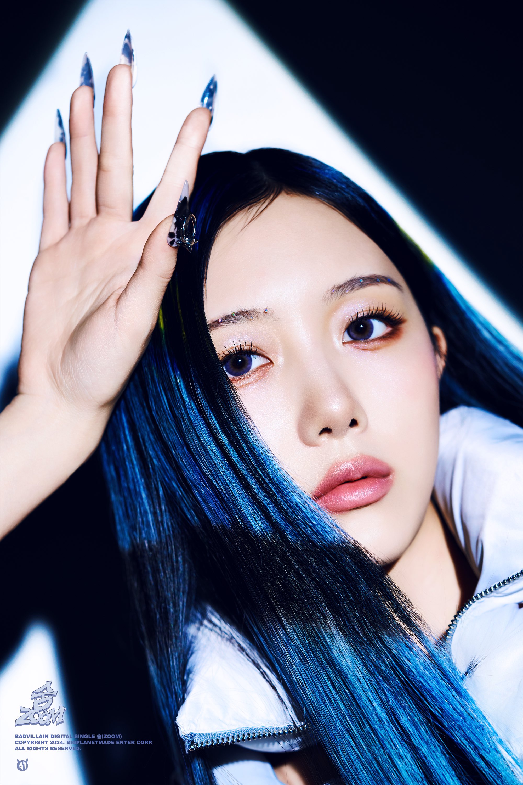 GcRftI3bQAALI8W?format=jpg&name=4096x4096