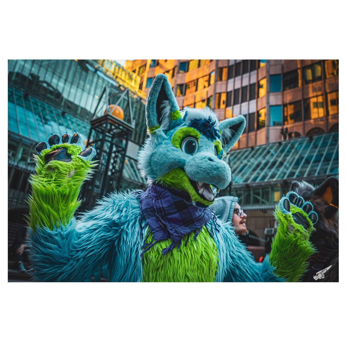 “Put your hands up” 🙌 
Ft: <a href="/Zeppdragon/">Zepp Dragon</a> 🐉