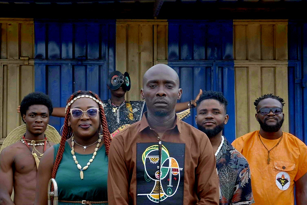 PopMatters's tweet photo. Dogo du Togo's music bursts with brilliant shades of funk, rock, and older West African traditions, familiar elements that come together in fresh sounds.

➡️ https://t.co/RBq2gAn3wq

@dogodutogo's 'Avoudé' is a #PMPick [9/10] 🎉 out now. - @adrianeontheair