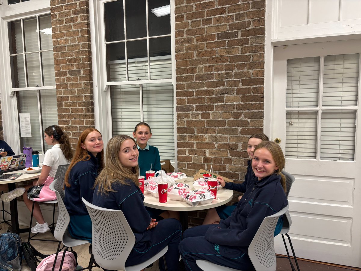 This week, Sacred Heart welcomed exchange students from our sister school, Mount Anville Secondary School in Dublin, Ireland. Dublin students will spend the next two weeks with their local host family while attending school during the day with us at the Rosary. In the spring of