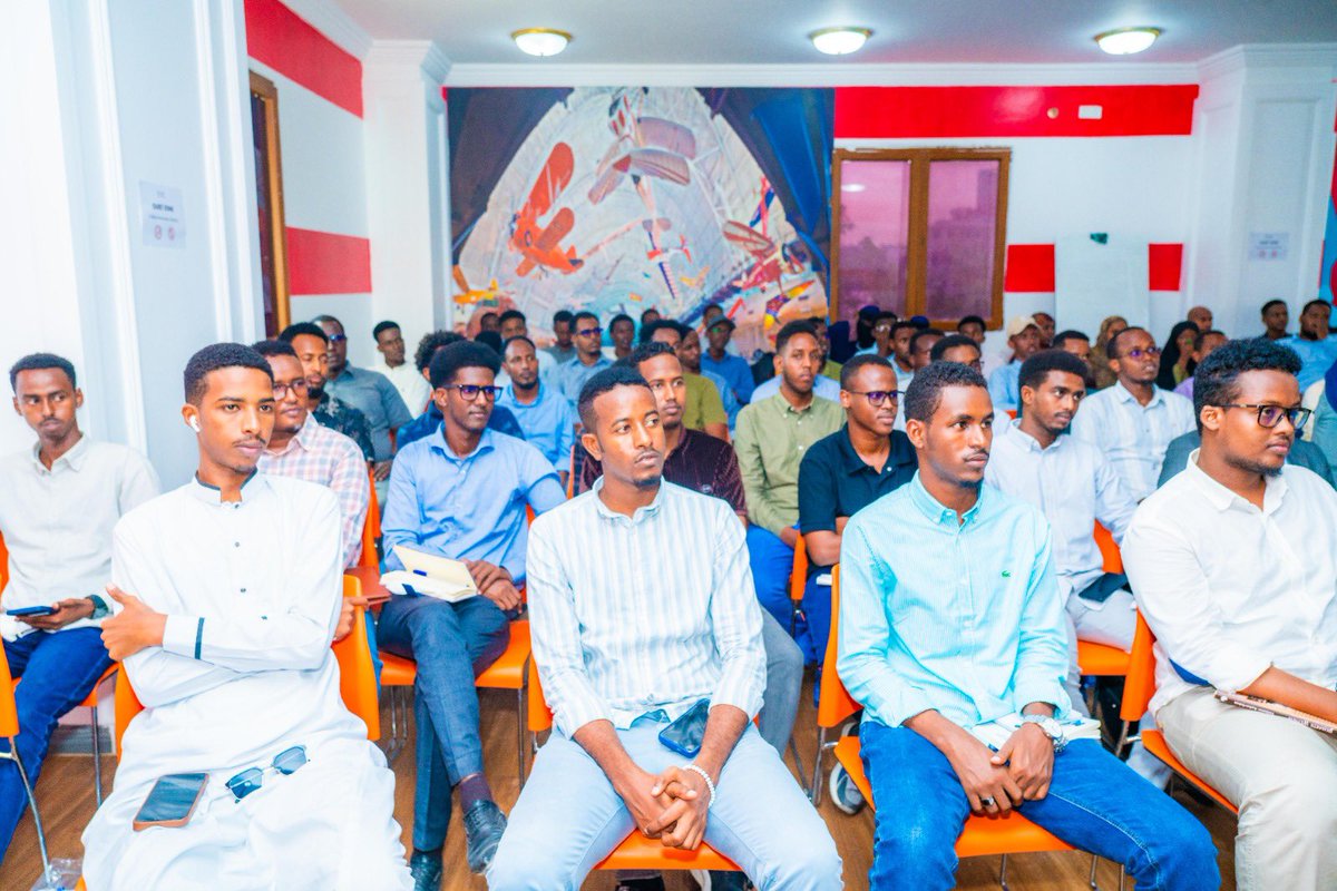 ACMogadishu's tweet image. We had an amazing session on Cryptocurrency in Somalia with eDir App! Inspiring turnout from Somali youth, discussing crypto opportunities & challenges. Let's keep innovating & building a brighter future! #ACMogadishu #ACM #OpenTalk