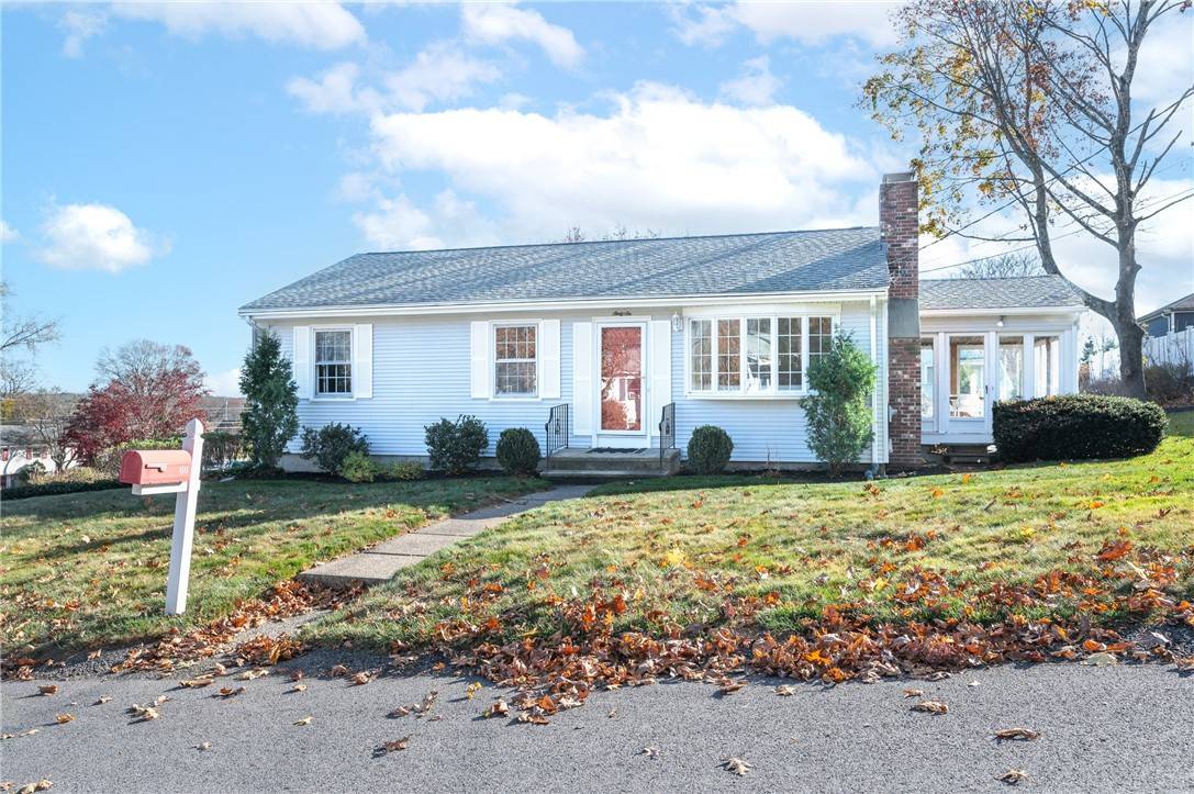 DuckworthHomes's tweet photo. 66 Rabbitt Hill RD, Cumberland, RI 02864 just hit the market!

Take a look at this awesome space: https://t.co/zjvviyyQKX 

Open House Saturday 11/16 from 12-130pm https://t.co/Z4u1M0CYWz