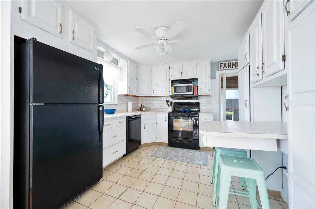 DuckworthHomes's tweet photo. 66 Rabbitt Hill RD, Cumberland, RI 02864 just hit the market!

Take a look at this awesome space: https://t.co/zjvviyyQKX 

Open House Saturday 11/16 from 12-130pm https://t.co/Z4u1M0CYWz