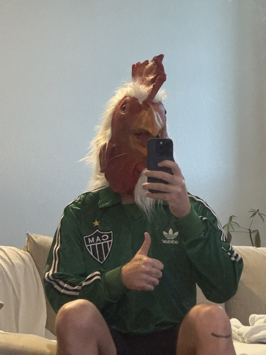 brenooliveira's tweet photo. Ah breno mas vc tá puto né, não vai assistir o Galo de novo contra o flamengo? 
Eu às 20h: https://t.co/uxMHfXdZXm