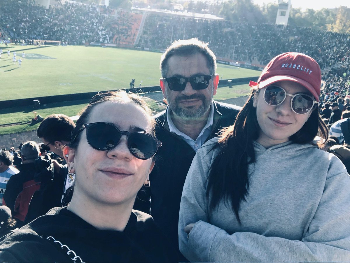 Hola, acá la mayor y la menor escriben:

Muchas gracias por sus saludos y oraciones. En este momento tan difícil para nosotras nos reconforta saber que lo querían tanto y que lo recuerdan con mucho cariño.

Hizo grandes amigos que se quedarán en nuestras vidas.