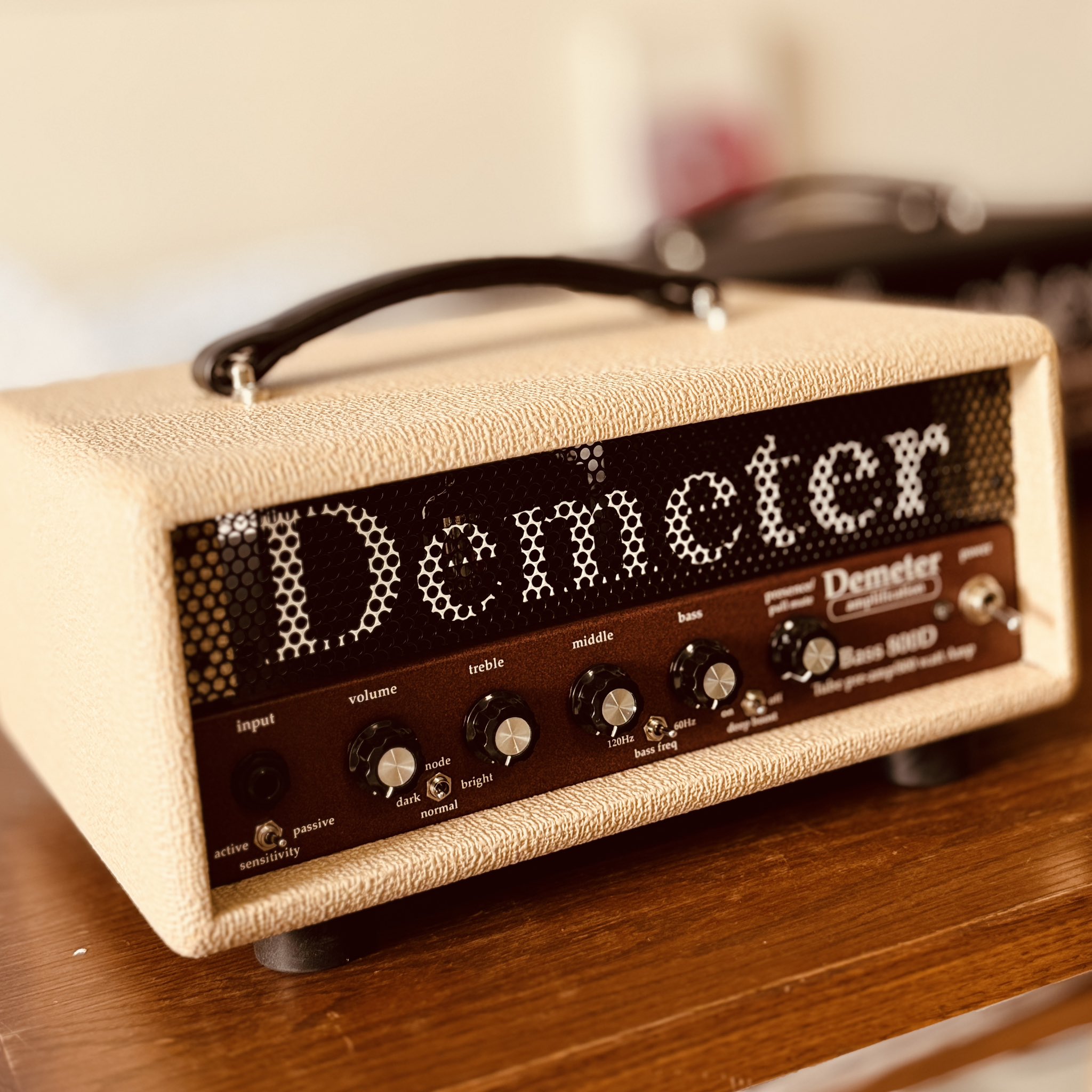 DEMETER BASS 800D tubeベースヘッドアンプ Bass 800D 800 Watt Bass