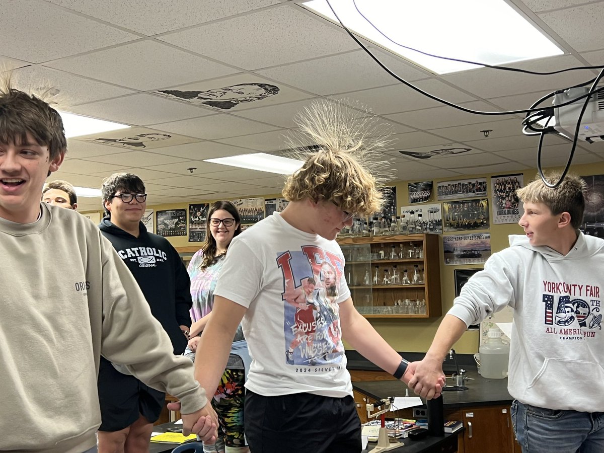 yorkscienceguy's tweet image. Students are excited to learn about electrons!! #yorkdukes