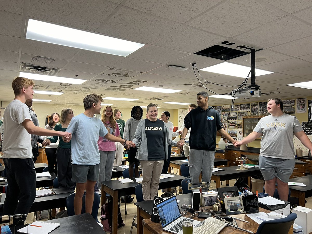 yorkscienceguy's tweet image. Students are excited to learn about electrons!! #yorkdukes