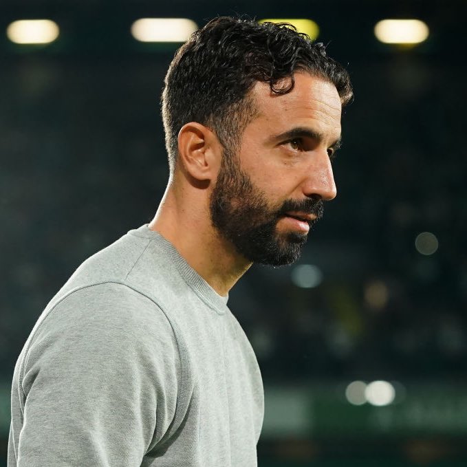 FabrizioRomano's tweet photo. 🔴🇵🇹 Bruno Fernandes on Rúben Amorim: “Obviously for me, what stands out is the connection he has with the players”.

“Us players with the most experience, we have to help him to get that and get the best out of every player at this club”. https://t.co/LGLebM1K4l