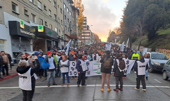 PROTESTA DEL SOYEM POR PARITARIA, DECIDIDA POR ASAMBLEA
barilochedigital.com/protesta-del-s…