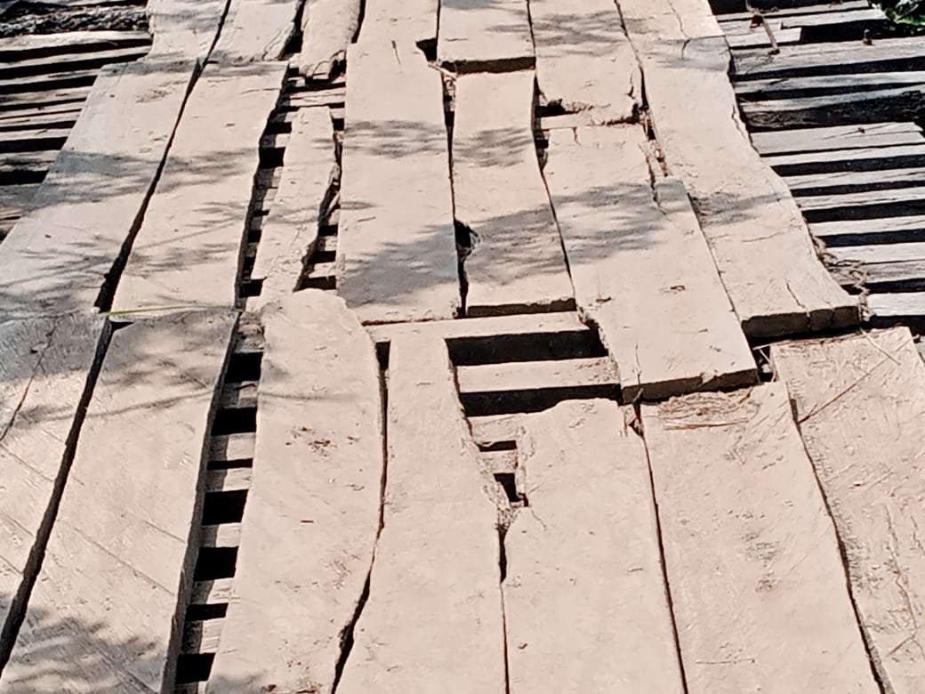 TrackaNG's tweet image. N80m was allocated to the Construction of Tse Ato Bridge Across River Nagi in Gwer West LGA, Benue state in the 2024 FG Budget.

We tracked and report that this project has not been done. Residents lamented that the old bridge is bad and cannot be used for safety concerns,…