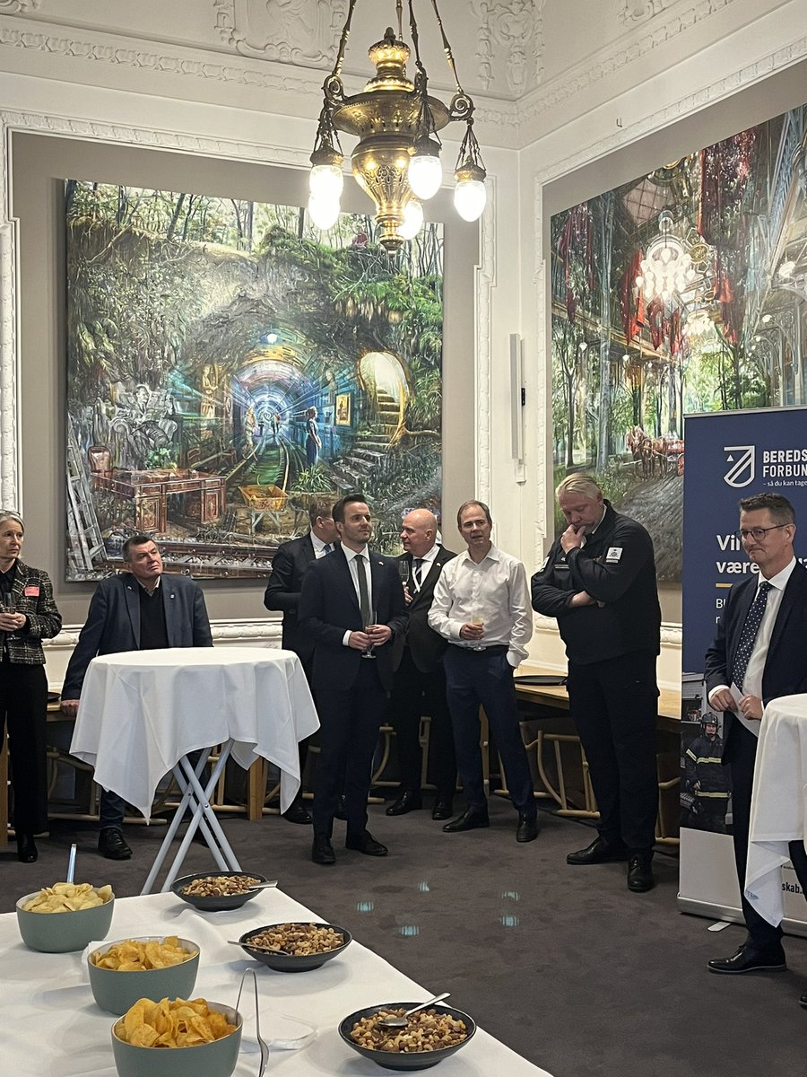 Charlotte Bagge Hansen (@charlotte_bagge) on Twitter photo Stort tillykke til min kollega <a href="/simonkollerup/">Simon Kollerup</a> der i dag havde tiltrædelsesreception som Præsident for <a href="/BEREDSKAB/">Beredskabsforbundet</a> . Stort tillykke til min kollega <a href="/simonkollerup/">Simon Kollerup</a> der i dag havde tiltrædelsesreception som Præsident for <a href="/BEREDSKAB/">Beredskabsforbundet</a> .