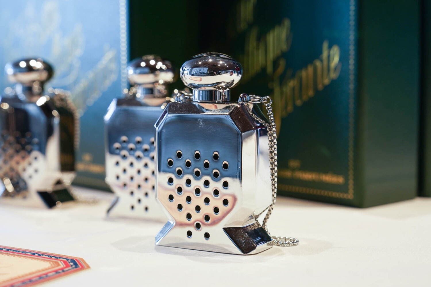 ボワット・メタリック・オドリフェラン – Officine Universelle