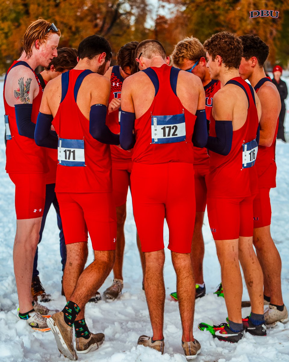 DBUXCTF's tweet photo. 📸 some photos of the Men's team in Denver last weekend at the XC Regionals! ☃️🏃‍♂️ https://t.co/A8d4atmiu2