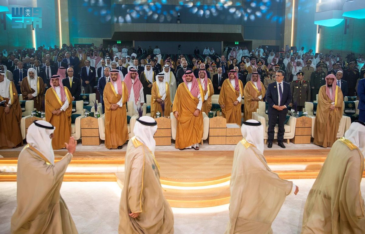 SPAregions's tweet photo. الأمير عبدالعزيز بن سعود يرعى الحفل السنوي لجامعة نايف العربية للعلوم الأمنية، وتخريج (259) طالباً وطالبة من (7) دول عربية من الدفعة (42)، وذلك بمقر الجامعة في مدينة الرياض.
https://t.co/O4RRTWgrPq
#واس_عام https://t.co/JjuPeVL1iS