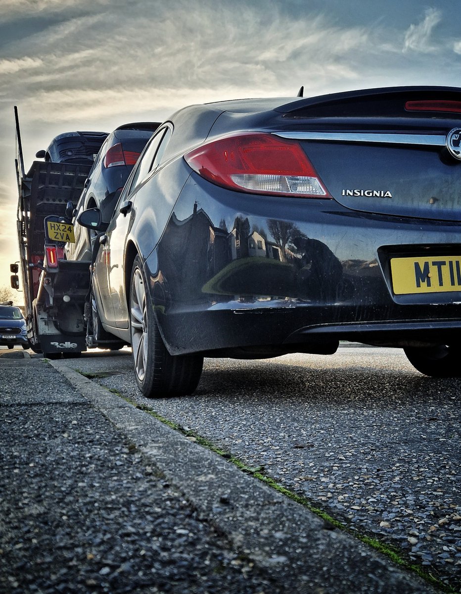 kevteetrucking's tweet photo. 2011 Vauxhall Insignia, 2.0 diesel with MOT till Dec '25. Non-starter because it decided to break down and throw in the towel—typical. £151 paid, and it’s off to join the other quitters. 🚗💀 #VauxhallInsignia #EndOfTheRoad #ScrapLife https://t.co/6dTjuiyxHL