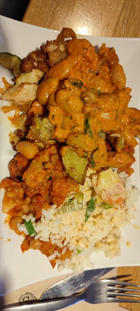 zartherb's tweet photo. Yummy vegan lunch with @WarrenLNaida today 😁 including lots of inspirations as well! #vegan #Sustainability #webdesign #greenweb https://t.co/mf0wfUgmNC