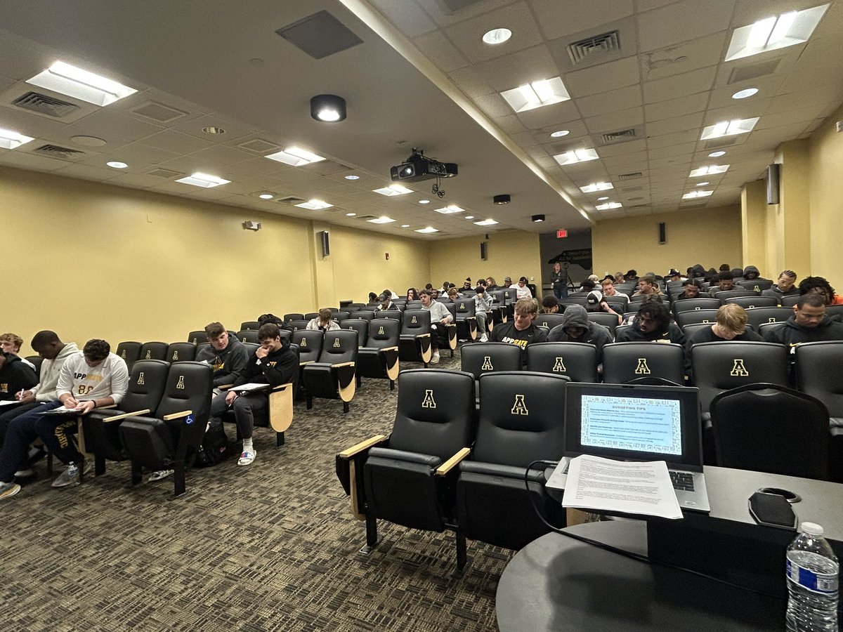 AppStateRISE's tweet image. Financial Literacy: Budgeting 💰

We covered key budgeting elements and tips to help our student-athletes learn how to take control of their money and achieve their financial goals. 

#GoApp