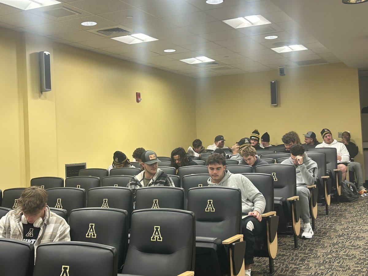 AppStateRISE's tweet image. Financial Literacy: Budgeting 💰

We covered key budgeting elements and tips to help our student-athletes learn how to take control of their money and achieve their financial goals. 

#GoApp