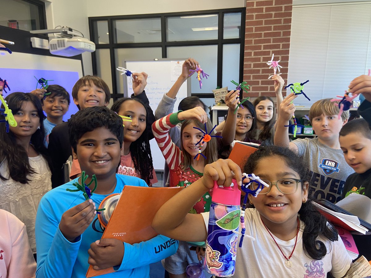 Vidushilearning's tweet photo. Building our own neurons so we can identify its parts. 5th grade loves learning about the parts of our brain! @CogburnWoodsES @FCSADVSTUDIES @s_masten #fcstag https://t.co/6LbjyMrarr
