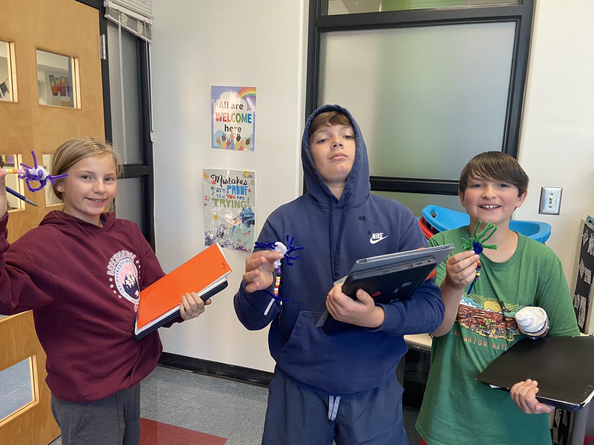 Vidushilearning's tweet photo. Building our own neurons so we can identify its parts. 5th grade loves learning about the parts of our brain! @CogburnWoodsES @FCSADVSTUDIES @s_masten #fcstag https://t.co/6LbjyMrarr