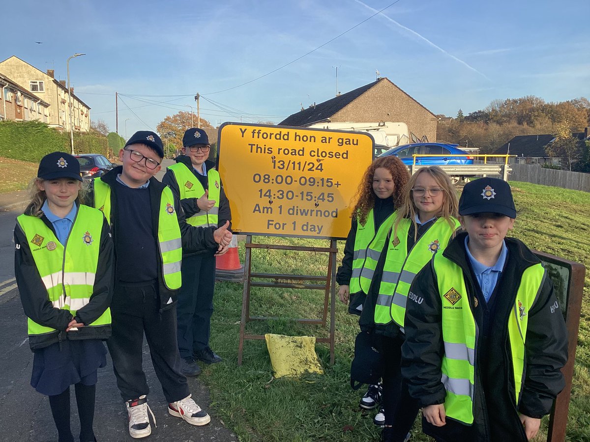 Monnow Primary School (@monnow_primary) on Twitter photo Heddlu Bach has been out this afternoon to support the road closures, check permits and encourage others to Park and Stride! #activetravel <a href="/SustransCymru/">Sustrans Cymru</a> <a href="/EAS_Equity/">EAS Health, Wellbeing & Equity</a> <a href="/heddlugwent/">Heddlu Gwent</a> Heddlu Bach has been out this afternoon to support the road closures, check permits and encourage others to Park and Stride! #activetravel <a href="/SustransCymru/">Sustrans Cymru</a> <a href="/EAS_Equity/">EAS Health, Wellbeing & Equity</a> <a href="/heddlugwent/">Heddlu Gwent</a>