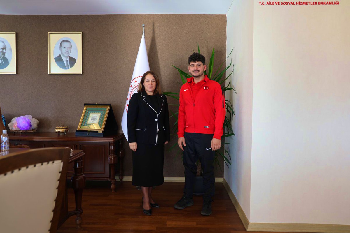 Aile ve Sosyal Hizmetler Bakan Yardımcısı Sayın Dr. <a href="/SayimMadak/">Dr. Sevim Sayım Madak 🇹🇷</a>  ile keyifli sohbet sonrası harita karesi 🤗