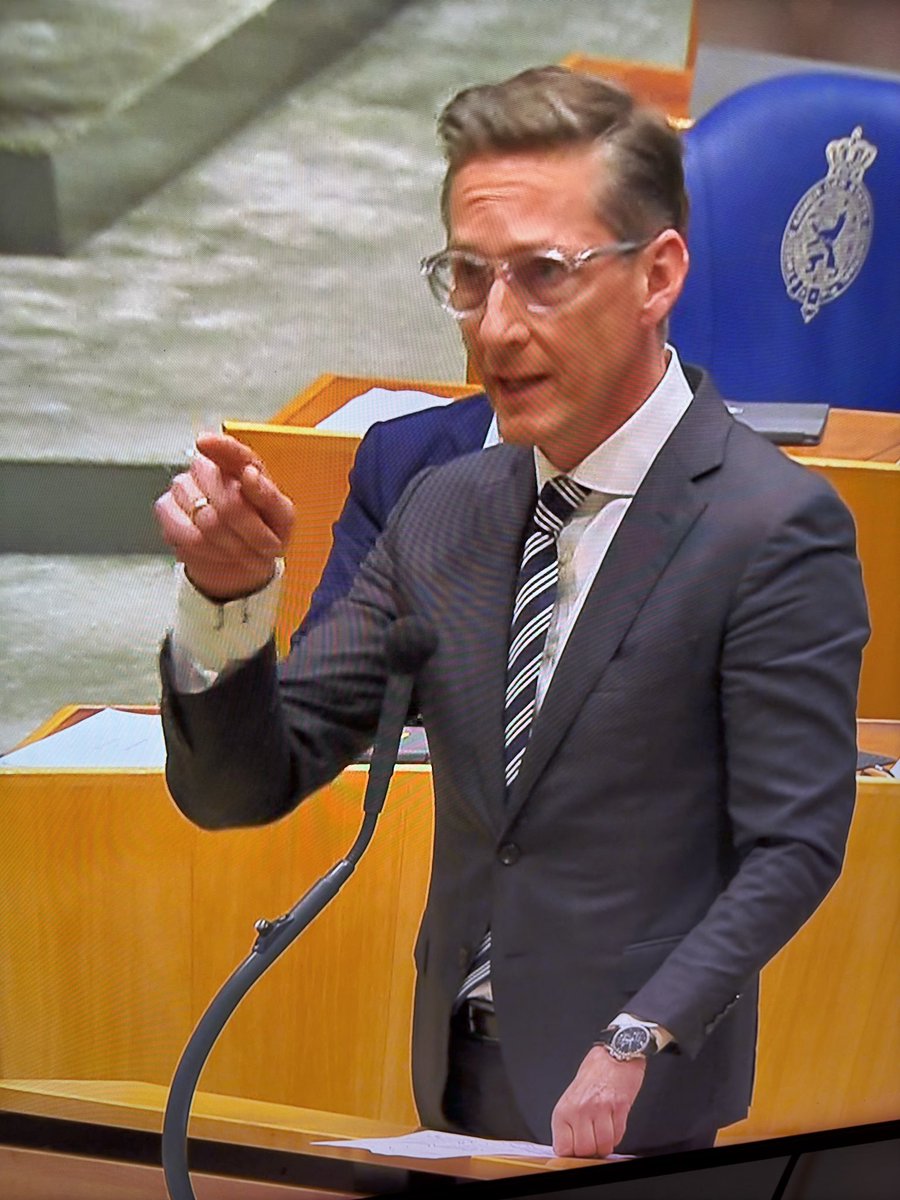 HenkToor's tweet image. #Eerdmans verwijt met stemverheffing #VanBaarle met zijn vinger te wijzen. #lol
 #Amsterdamdebat