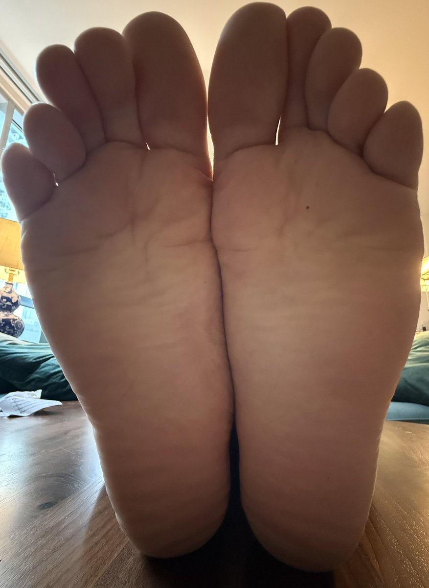all my tweets got deleted! i will get to work re posting my #feet 🫡

#gayfeet #malefeet #footfetish #ticklish