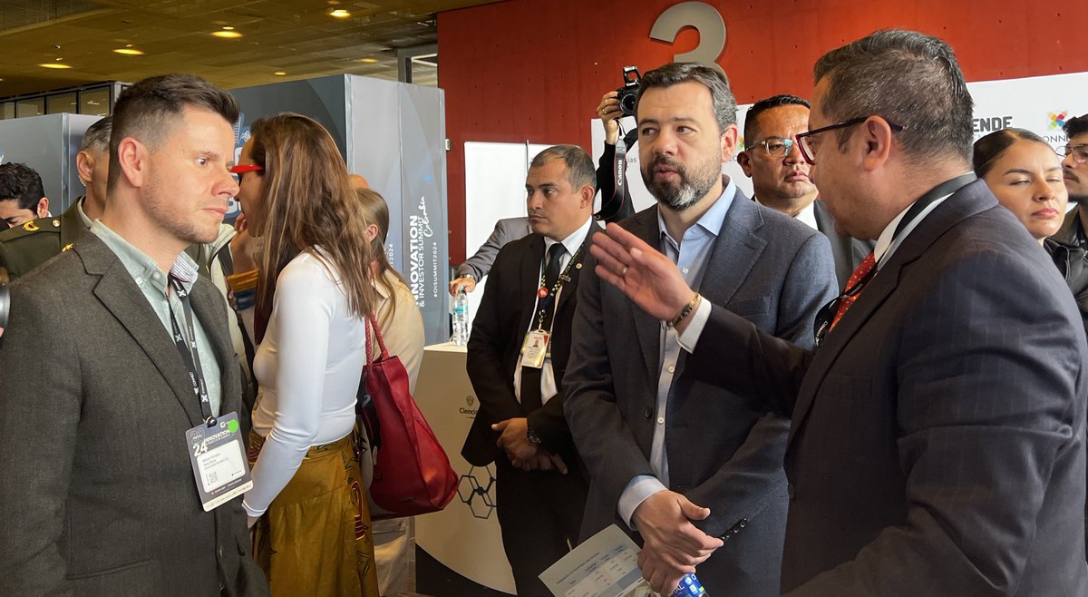 gtarazona1's tweet photo. Hoy estamos en el #OISUMMIT2024 @ConnectBogota reconociendo su importancia en el ecosistema de emprendimiento y desarrollo digital en Bogotá y el país. 

A través de nuestros embajadores @investigacionud @OTRIBta @PlanEsTICUD @redritaud nos posicionamos como una de las universidades de mayor proyección en los resultados de investigación y producción científica. 

Continuamos adelante para seguir demostrando que somos la #UDeBogotá