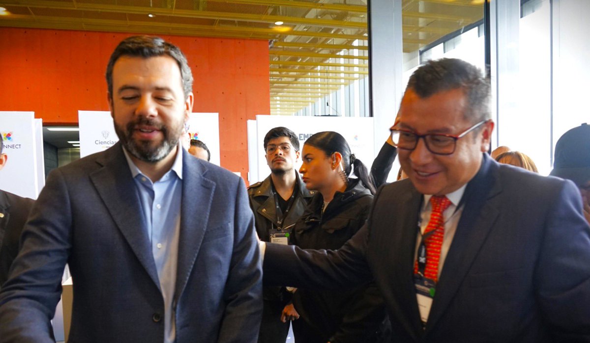 gtarazona1's tweet photo. Hoy estamos en el #OISUMMIT2024 @ConnectBogota reconociendo su importancia en el ecosistema de emprendimiento y desarrollo digital en Bogotá y el país. 

A través de nuestros embajadores @investigacionud @OTRIBta @PlanEsTICUD @redritaud nos posicionamos como una de las universidades de mayor proyección en los resultados de investigación y producción científica. 

Continuamos adelante para seguir demostrando que somos la #UDeBogotá