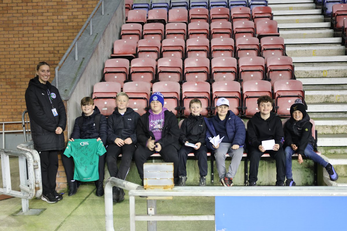 LaticsCommunity's tweet photo. โฝ๏ธ Last night it was great to welcome our #schooloftheweek @OutwoodHindley, to the match between Wigan Athletic and Nottingham Forest Under 21s!
The students got the opportunity to meet the players pre match and enjoy the Wigan Athletic win over Nottingham Forest Under 21s, in the Bristol Street Motors Trophy ๐
#wafc ๐ตโช | #PLInspires | #antibullyingweek | #PLMoreThanAGame