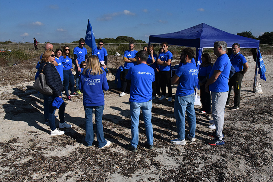 Cantele Winery partner di Marevivo e di Sai Gon Xanh: Si è svolta a Lecce domenica 10 novembre la prima sessione di pulizia spiagge concordata dall’azienda vitivinicola Cantele con Marevivo, che ha coinvolto i dipendenti… dlvr.it/TG91CX #vino #wine #winelover