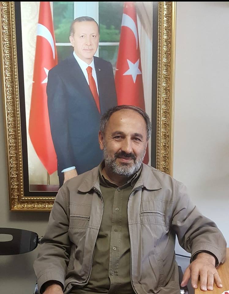 İstanbul teşkilatlarında önümüzdeki yakın tarihte il ve ilçelerde yeniliğe gidilirken isim yada isimleri belirleyen yetkililerden özellikle ricam: egosundan, cahilliğinden veya mitomani hastalığına yakalanmasından dolayı hata kabul etmeyenleri, telefona bakmayan veya sonradan