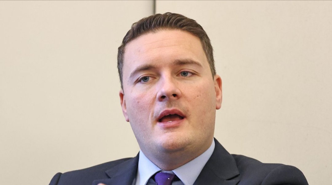tykestakeonit's tweet photo. Streeting knows that he'll need somebody to blame when he fails to improve the health service. This is why he's bringing in league tables. How was this creep ever allowed to become a Labour MP? 🤮 https://t.co/5XOSphJeTK