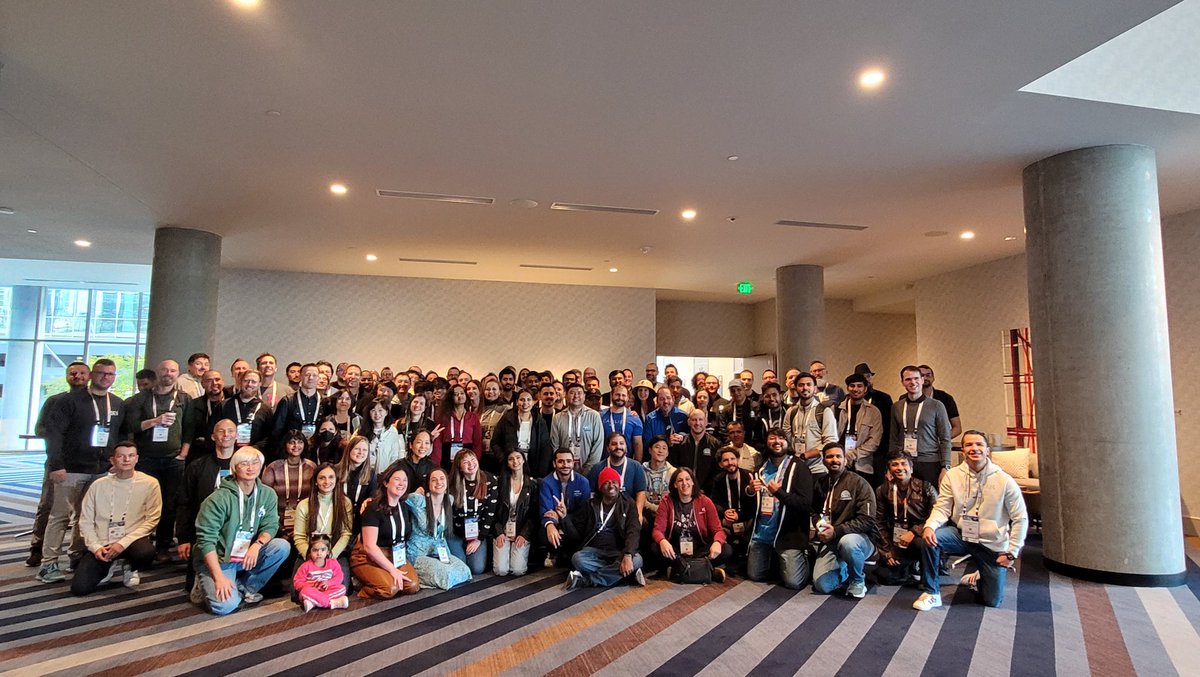 Atulmaharaj ๐ฅ (@thetechmaharaj) on Twitter photo Say Kubernetes ๐ธ
This time with <a href="/CNCFAmbassadors/">CNCF Ambassadors</a> and Kubestranauts ๐
#KubeCon #Community Say Kubernetes ๐ธ
This time with <a href="/CNCFAmbassadors/">CNCF Ambassadors</a> and Kubestranauts ๐
#KubeCon #Community