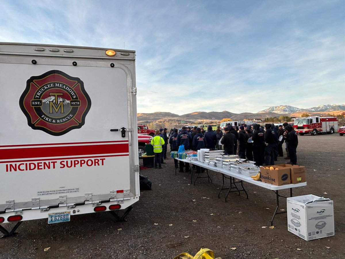 TMFPD's tweet photo. ⚠️#CallahanFire Update: 70 firefighters on fire today. Continue mop up around structures and patrol for hot spots. The fire is 70 percent contained and remains at 65 acres (slight increase from yesterday). Expecting repeat of winds from Monday that will test containment lines. https://t.co/iw9veHC389