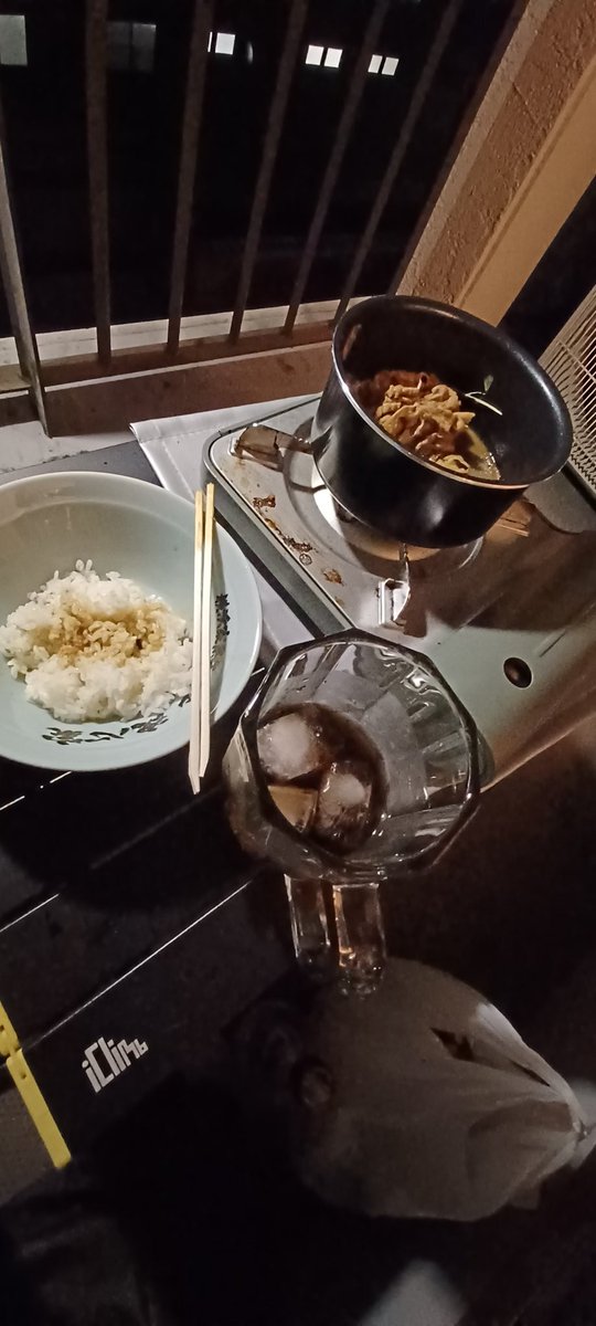 深夜にベランダでカレー鍋🤩