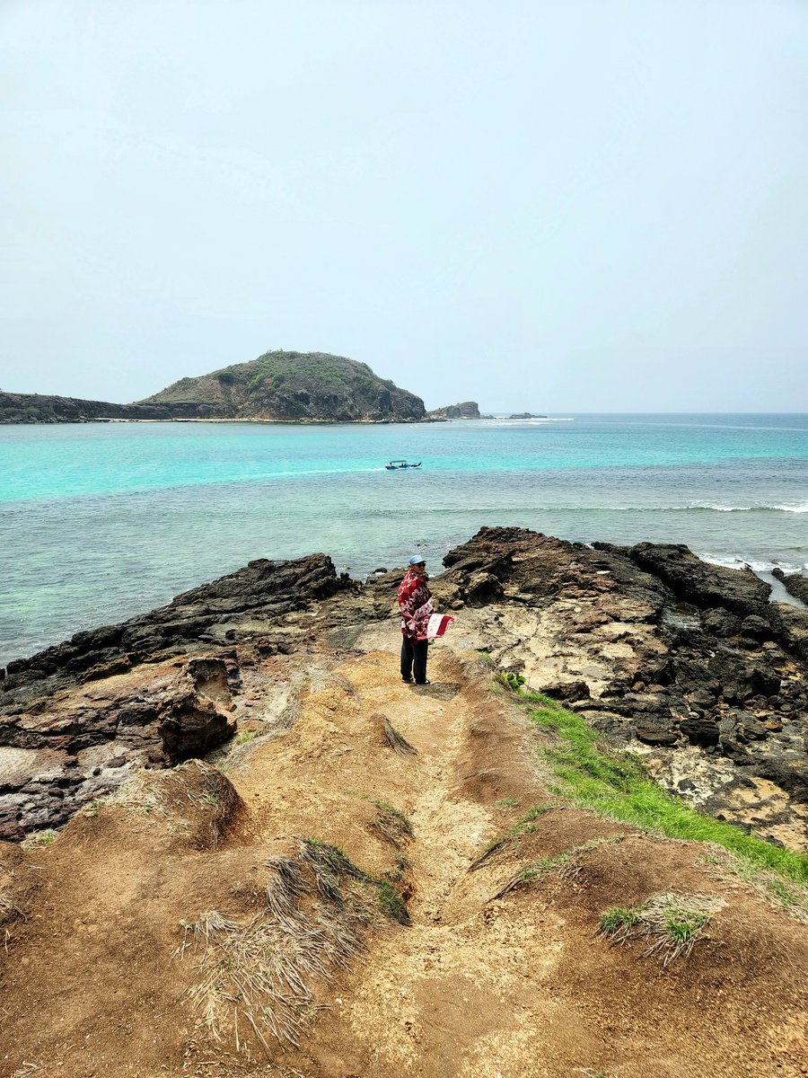 dedemangitu's tweet photo. Ke lombok tdk direncanakan, krn hanya bisa pulang melalui bandara Lombok, efek abu vulkanik gn lewotubi bajo NTT https://t.co/wIci4W85dh