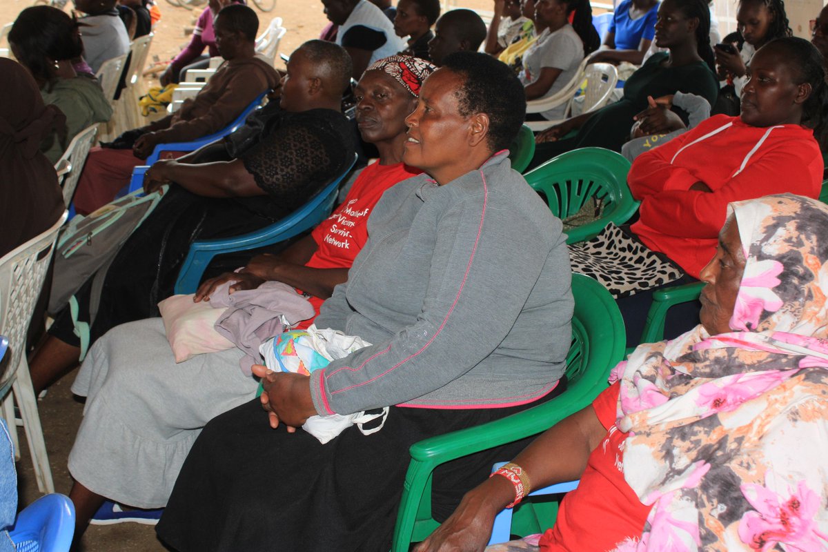 MothersVictims's tweet image. Last week, we gathered in Kiamaiko, Mathare, to honour the memories of those lost to police killings. Through a candle-lit vigil and planting memorial trees, we vowed to keep their memories alive and to demand justice. Thank you to all who stood with us! #MemoryAgainstForgetting