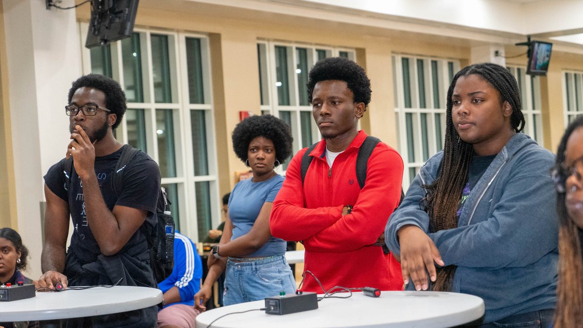 UMESNews's tweet photo. The @UMESHCASC held its campus tournament, "Quizzin' in the Kitchen,” where eight teams of #UMES students competed for cash prizes. The thrilling final between "The Vets" and "Big 3" resulted in "The Vets" winning the $150 prize. #HCASC
📸: Aniya Hughes https://t.co/7BefxHEgjy