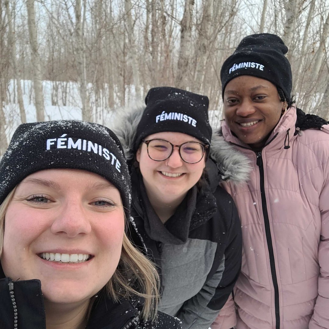 As-tu ta tuque féministe ? ❄️💖💙

PRIX : 25,00$ (incluant la livraison via Postes Canada)
DATE LIMITE POUR PASSER UNE COMMANDE : le vendredi 6 décembre 2024

Commander ici : centrevictoria.ca/affiche-ton-fe…