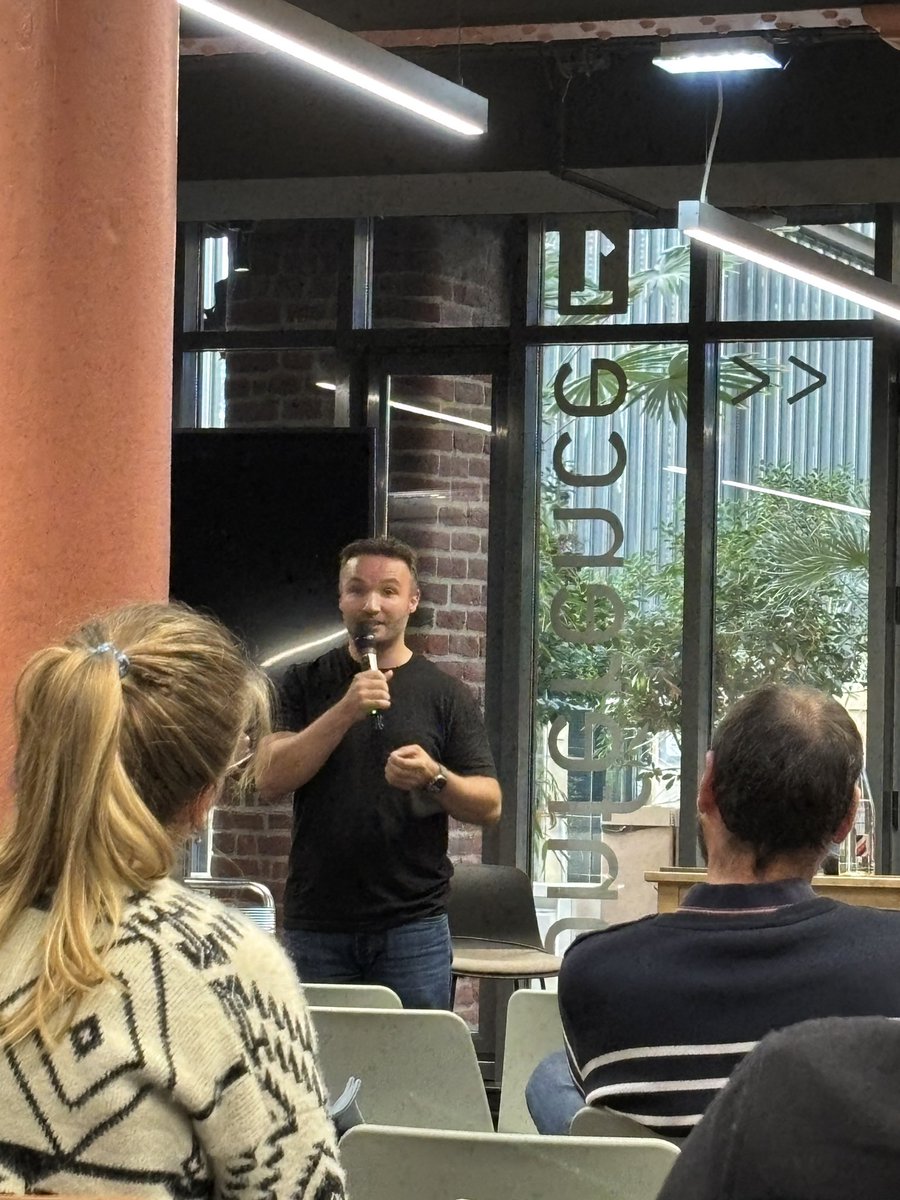 Chouette conférence de clôture avec <a href="/JeremyLamri/">Jeremy</a> qui vulgarise l’IA 😉

#TalentFair #IA #Euratechnologies