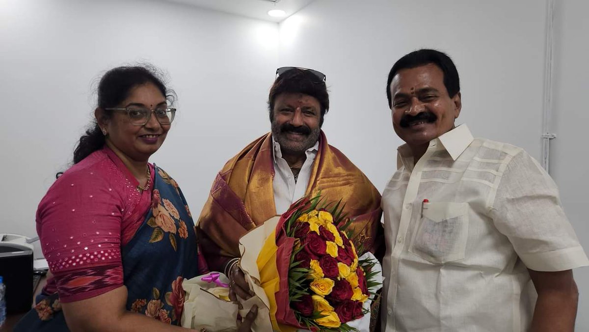 BalayyaUvasena's tweet photo. NUDA Chairman Kotamreddy Srinivasulu Reddy garu met our LEGEND#NBK & #CBN garu
today at AP Assembly❤️ @Kotamreddy_TDP
#NandamuriBalakrishna #NBK109
#APAssembly #APBudgetSession https://t.co/idawmzNtmZ