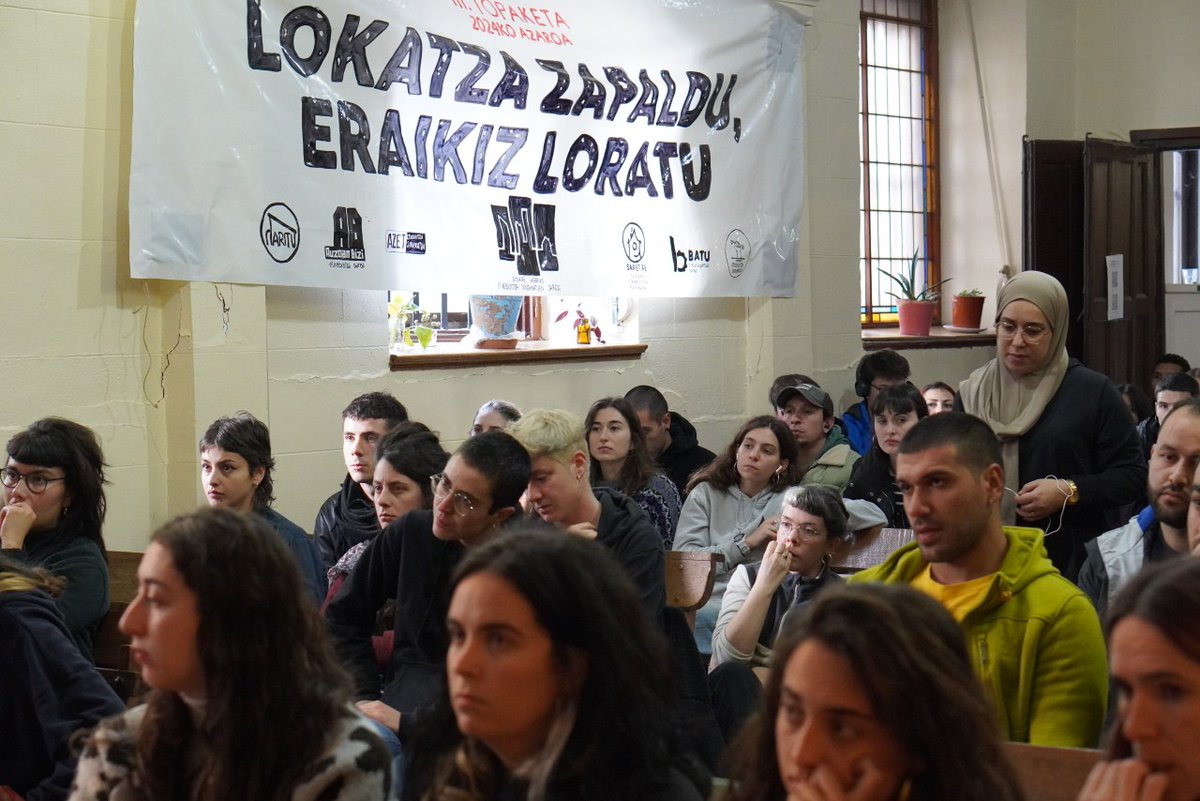 haritu_sarea's tweet photo. Asteburu honetan Euskal Herriko Etxebizitza Sindikatuen III. Topaketa izan dugu, Ziordiako Amaraunan.
👇🧵
𝗟𝗼𝗸𝗮𝘁𝘇𝗮 𝘇𝗮𝗽𝗮𝗹𝗱𝘂, 𝗲𝗿𝗮𝗶𝗸𝗶𝘇 𝗹𝗼𝗿𝗮𝘁𝘂! 🥾 https://t.co/UN1pemmTq3