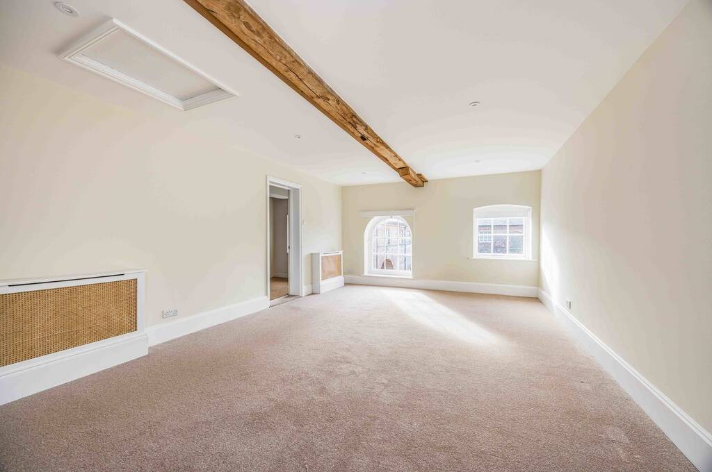 TodAnsteeProp's tweet photo. A renovated six-bedroom #familyhome, set in the historic grounds of Uppark House is now available to rent. ⭐️⁠ #propertytorent #lettings #ukproperty #westsussex #todanstee https://t.co/z5TCvDnyFG https://t.co/qZaO4yuCDF