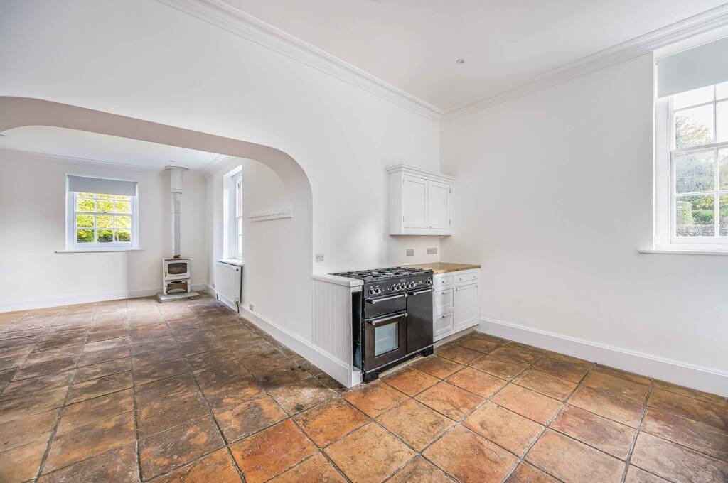 A renovated six-bedroom #familyhome, set in the historic grounds of Uppark House is now available to rent. ⭐️⁠ #propertytorent #lettings #ukproperty #westsussex #todanstee todanstee.com/cgi-bin/proper…