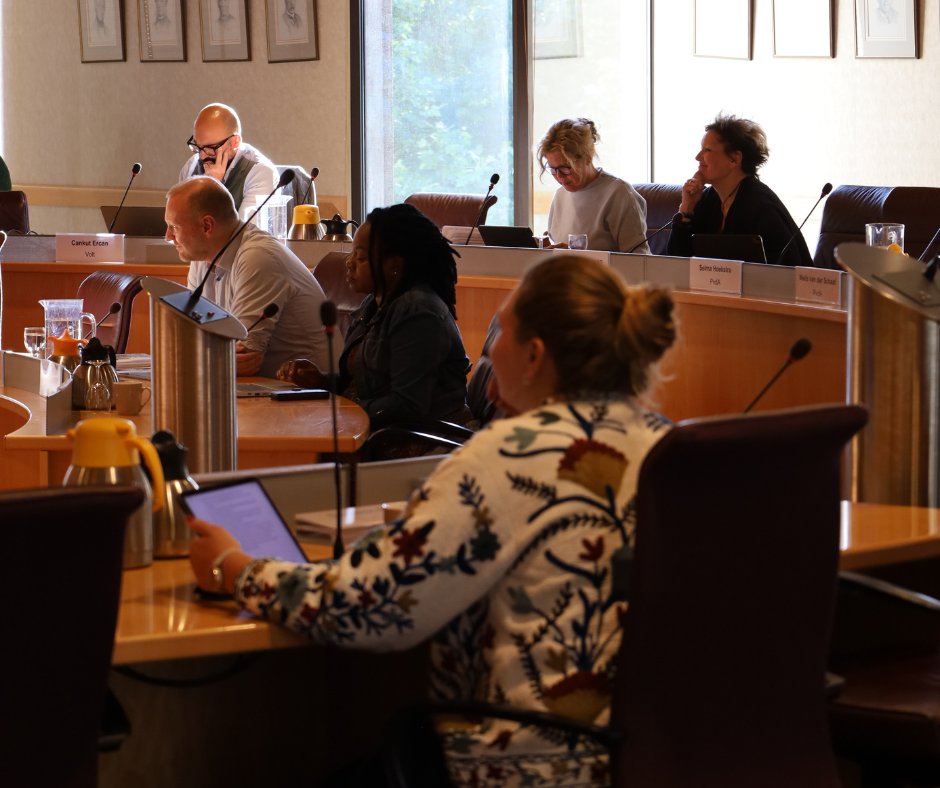 Maandag 18 november is er een themadebat Economie, werk en inkomen. Verder zijn er drie raadsdebatten: Mobiliteitshub Weezenlanden-Noord, Vrijwilligers- en mantelzorgbeleid en Gebiedsvisie Roelenkwartier. ➡️Meer weten/invloed uitoefenen? Kijk op 🔗 obi41.nl/yp8xzxyj #zgr