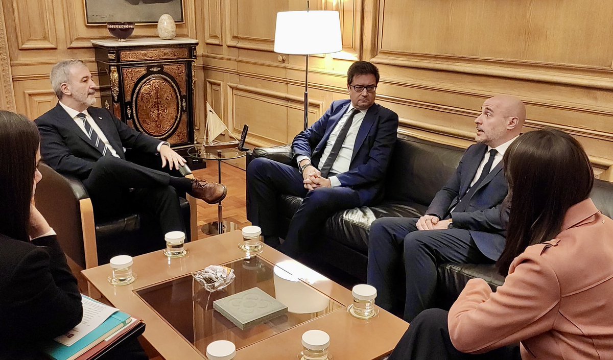 Con el ministro <a href="/oscarlopeztwit/">Oscar López Agueda</a> y el alcalde <a href="/jaumecollboni/">Jaume Collboni</a> nos hemos reunido para reafirmar nuestro compromiso con el Mobile World Congress como motor de innovación. 

✅ Sumaremos más recursos para que Barcelona lidere la transformación tecnológica global.