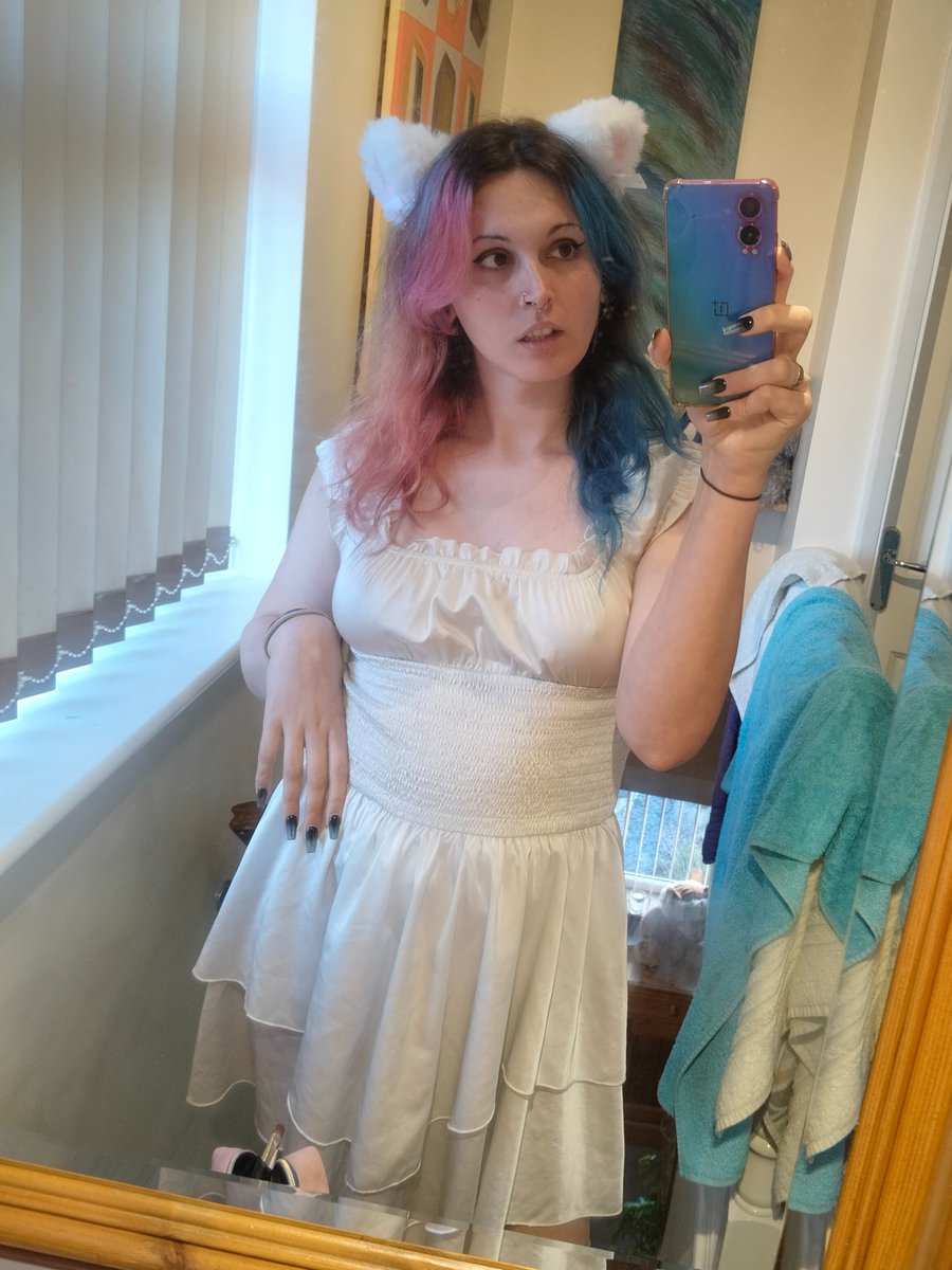 HannahFloop's tweet photo. Cat Gurl time x https://t.co/vy2lRcMlQl